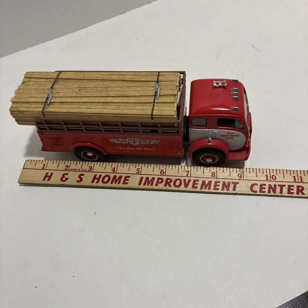 VTG 1ST Gear Ace Hardware 1953 White 3000 Stake Body with lumber 1:34 scale 1996